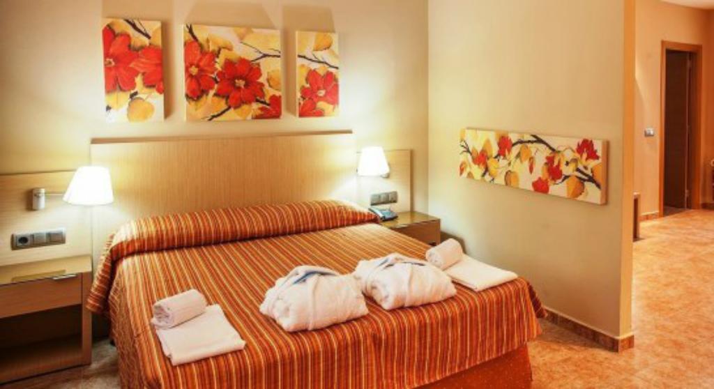 Confluent Health Resort Cofrentes Room photo